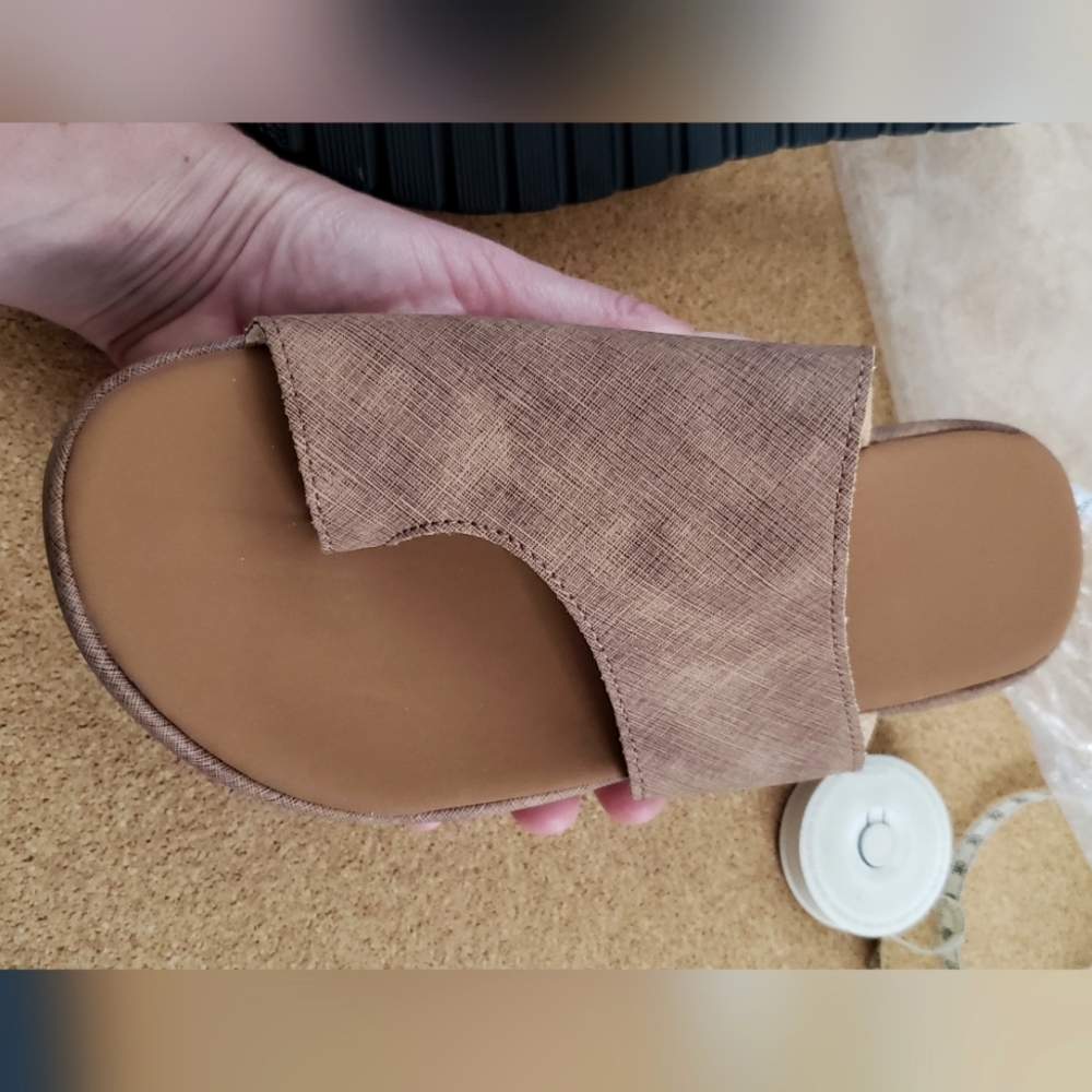 Taupe Saudi style basic slide sandal, size 39 (US 8) New in Package